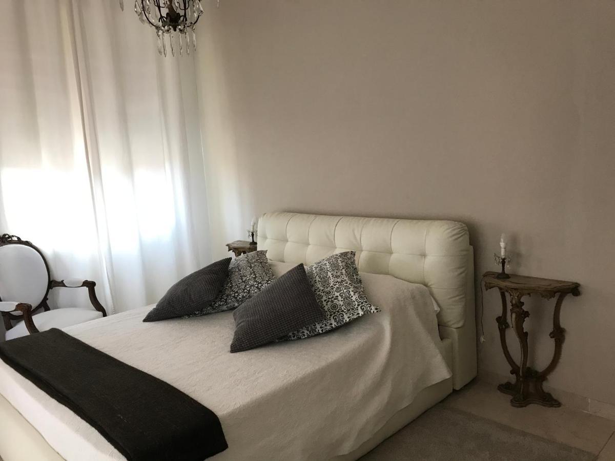 Fleur Blanche Bed & Breakfast Verona Bagian luar foto